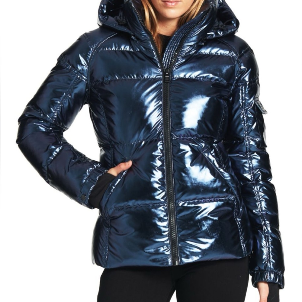 S13 NWT Kylie Metallic Puffer Jacket size Medium. Color is Space Blue (metallic)